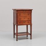 1049 3334 CHEST OF DRAWERS